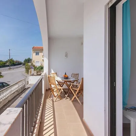 Espaçoso T2, Em Olhos Agua